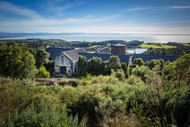 Sunday Winemaker Luncheons at Cape Kidnappers
