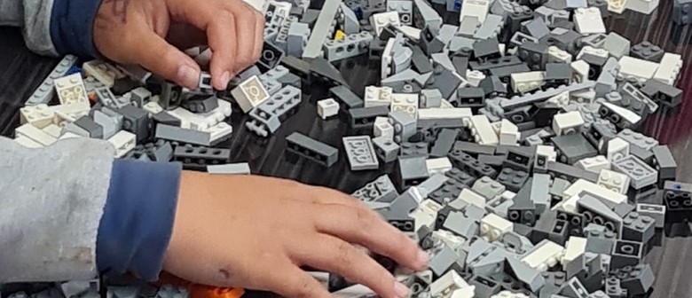Whānau Lego Construction