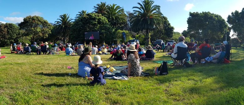 Queen Elizabeth Park Summer Movie - Paddington (2014)