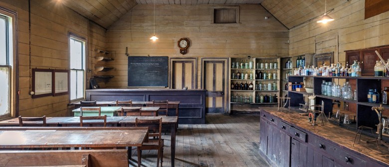 Steampunk Photo-op - Thames School of Mines Nov 2025